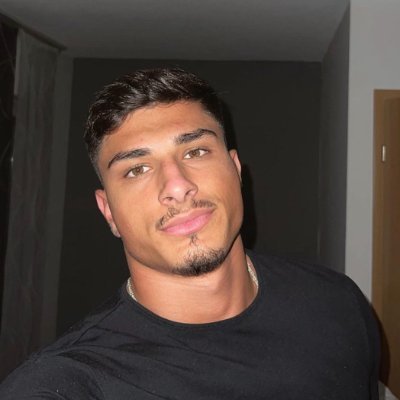 JohnGay781's profile picture. My new page 👋 https://t.co/kD4V1hQWNd
A father a Son ❤️| fitness addict |Beauty & Brains!|