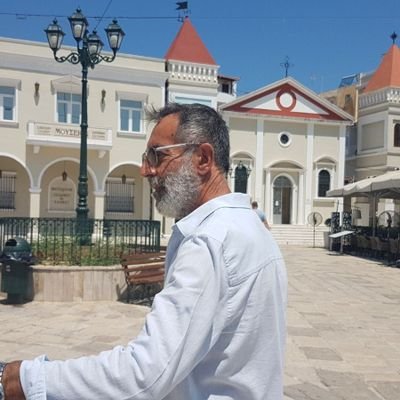 Writer. My quests mainly include free thinking, individual freedom, cosmogony, ancient civilizations and chess.