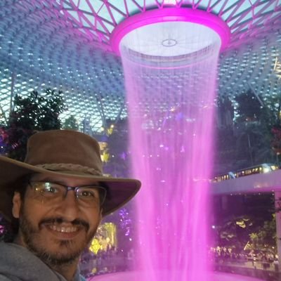 cuquitartara's profile picture. Argento. Lector. Curioso. Viajes y experiencias. Un poco de acá, otro poco de allá. Instalado en Italia.