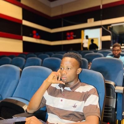 Porté par la foi, guidé par l’art et enrichi par le savoir, je suis un jeune chrétien, sérigraphe par vocation, musicien par passion 🎵 et étudiant à l’UEH.🔱