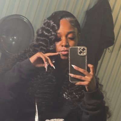 Zrackzzz_'s profile picture. welcome to the mind of a maniac 🙃