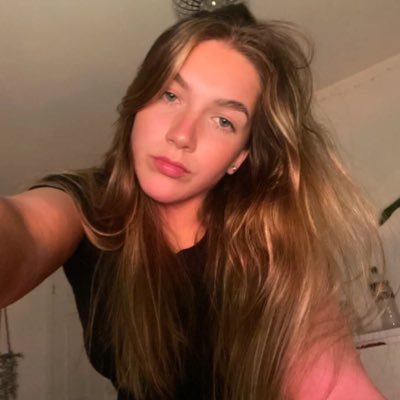 IslaScott05's profile picture. - 🫧🌴🌸🥥🦎🌊 -