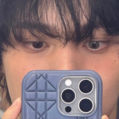 ImtheerealYunho's profile picture. just here for shits and giggles 😋