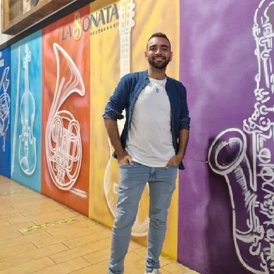 Lucho_Hndz's profile picture. Profesor.
Hablador y espontáneo.
Fanático de lo simple.
Amante de la pasión. 
🐕🎧♊
Instagram: @luchohndz