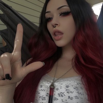 brattybank's profile picture. 22 y/o superior money vampire 🧛🏻‍♀️tribute $25💸 link in bio for payment | backup: @brattybankbu