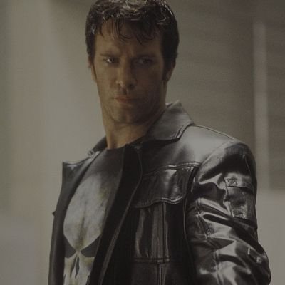 Frank Castle. Damaged vigilante, highly dangerous.
#MarvelRP
#Punisher
#DaredevilRP
#JonsFiction
18+
@_DesireSakura 🖤