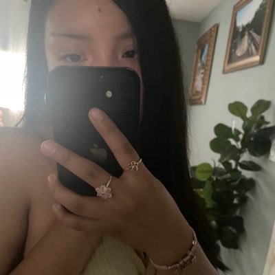 lloveemiia's profile picture. 