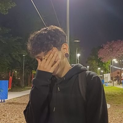 cccherno's profile picture. de noche me pierdo y vuelvo enseguida