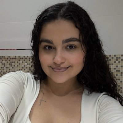 designer & social media e autora independente @autoraelena | meus links ↴