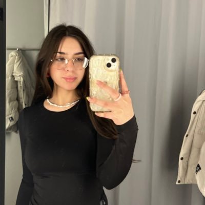 valezerpa21's profile picture. 