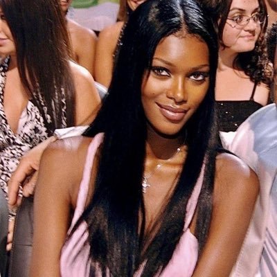 la1la15192221's profile picture. MWAHH