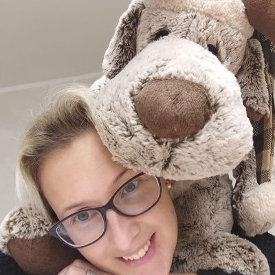 Ich bin eine kontaktfreudige und humorvolle Dame, die es genießt, andere zum Lachen und Lächeln zu bringen 😊 ❤️
