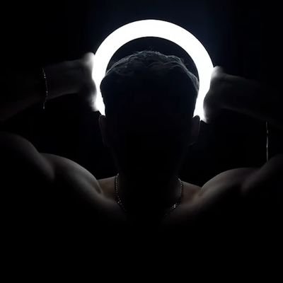 william_chris2p's profile picture. hmm