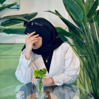 نه زیادی حرف میزنم، نه همیشه ساکتم؛ فقط دنبال جاییام که شنیده بشم.