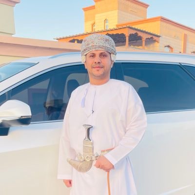 ( معلّق رياضي )، جلالة السلطان وسماحة المفتي خط أحمر، فلا تقربوهما بسوء. الحساب برعاية مكتب وجدان السالمية، للمحاماة والاستشارات القانونية 71787179