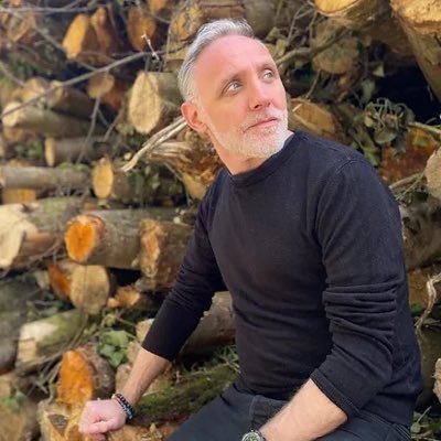 Silvercrowuk's profile picture. Green Witch, artist, herbalist and folklorist, teaching others to see and connect, with the beauty and magick in the natural world. 🌳🍃