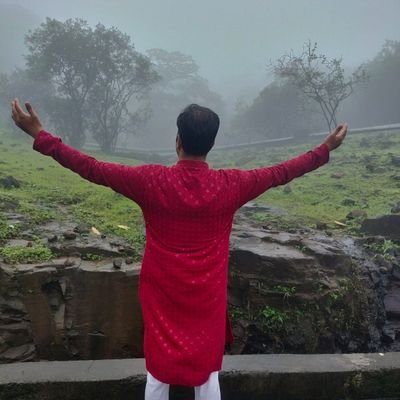 एक सामाजिक कार्यकर्ता, विचार से पूर्ण स्वतंत्र,एक राष्ट्र एक शिक्षा नीति का समर्थक, समस्या के साथ उसके समाधान के समर्थक.