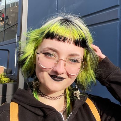 25 • mdni 18+ • aries/aries/scorpio • she/they demi lesbian • 🇵🇸 • 💚 @RealWolfAubrey