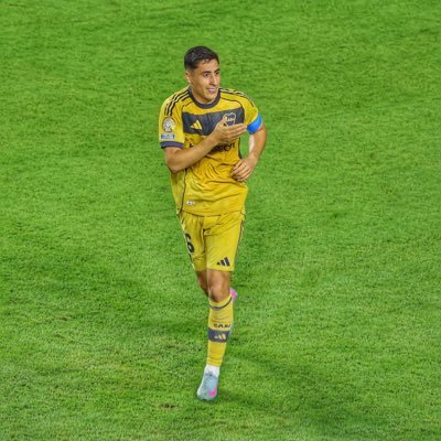 Porque sera que no se vivir sin vos 💙💛💙. Maradoniano 💙. El rocanrol no morira jamas. CJS, La Renga y el Indio. Diseñador y CM.