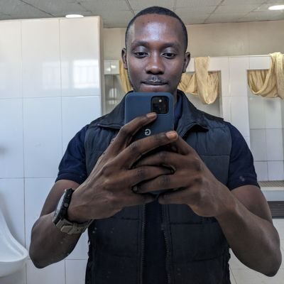 ViaseFortune's profile picture. Economist💹🧑‍🎓, Manchester United 🔴