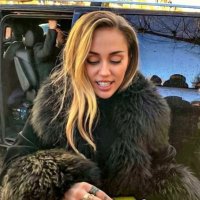 angels like miley cyrus (@mileyyuniverse) 's Twitter Profile