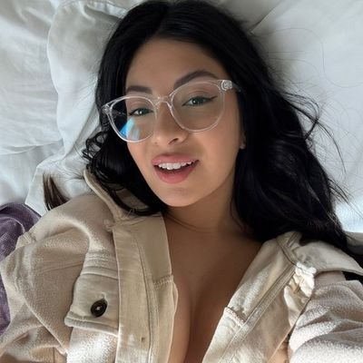 Je suis nouvelle et disponible pour vos plaisirs réel et nude 👄🫦