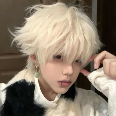 ladegaga1219090's profile picture. 