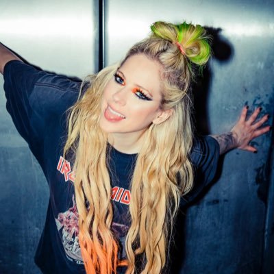 Avril Lavigne Fan page. updates & pics . (not affiliated with Avril Lavigne)