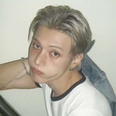 ➤ ✰ brain empty, only ateez and delusion inside. ✰ | ot8 enthusiast