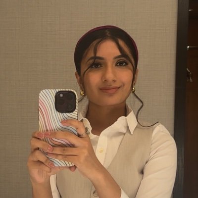 ayes_lion's profile picture. author of WAVEBORNE  (Bottlecap Press) • poems in @AGNIMagazine @DiodeEditions @EL_DIAGRAM etc. • 2020 Best of the Net winner @SundressPub • dreamer • she/her