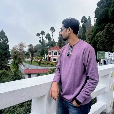 As a software developer, I specialize in JavaScript, React, and emerging tech. Eager to collaborate on innovative projects. Let's connect!