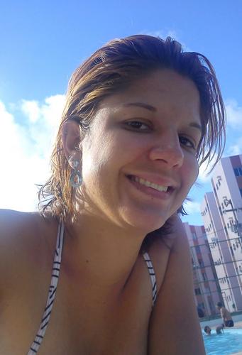 24 years old; new farmacêutica; nice aquariana. By the way, já tomou seu remedinho hoje?