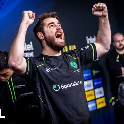billawzNN's profile picture. Sofrendo pelo Counter-Strike Brasileiro.