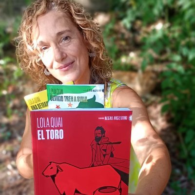 Hago storytelling y soy (escritora) fantasma 😉
Escribo novela protagonizada por un poli