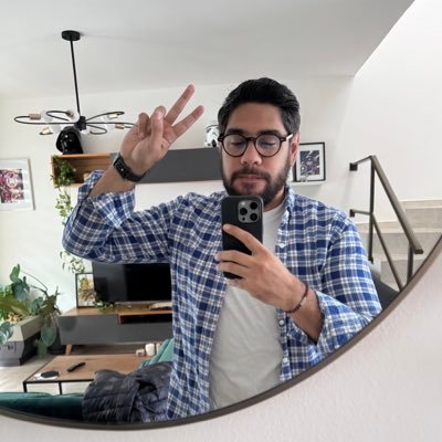 Inquieto, ñoño y Power Ranger Verde. @losmuertosdehambremx “Algún día seré Batman...”