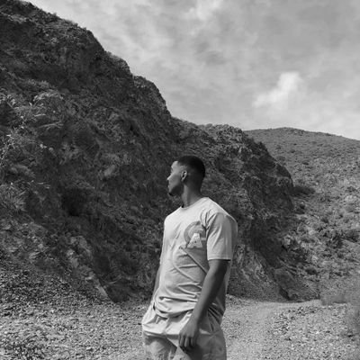 OMAR__OULKAID's profile picture. izido ghir isbroo hda mchrou3 khdamin 3lih🙌🪐_-