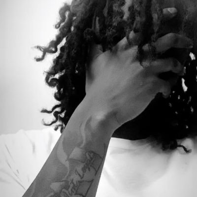 im insecure so if you seeing this page I must trust you mb for this shitty ass profile picture it’s a year old #Philly #Pennsylvania #FreeDame