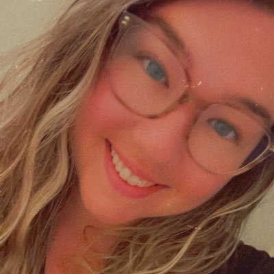 Breeziee_Mariee's profile picture. Basset Hound Mom🐶🐶 Aunt 👧👦🏻👦🏻 Writer✍️ I mostly read and nap 📖 ✝️🇺🇸🇩🇪 IIH Warrior 💪🏻