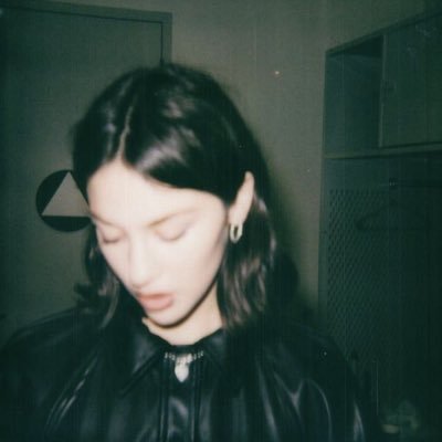 itsalltooquiet's profile picture. 17 ☆ today i saw the whole world