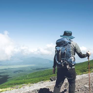 こんにちは、登山家のしゅんです。山を登るのはもちろんですが、地形図を片手に古道や廃道を辿るのが好きで、日本の山岳史にも深く関わっています。旧登山道の調査や、明治~昭和期の登山家たちの足跡を追う活動もしています。好きな山域は奥秩父と北アルプス・裏銀座。特に燕岳~水晶岳の稜線美に惚れ込んでいます。