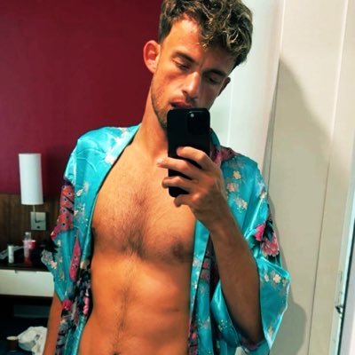 Subtle? Never heard of her. https://t.co/8g4w4JUFUE | #icon #looking #NSFW https://t.co/8g4w4JUFUE