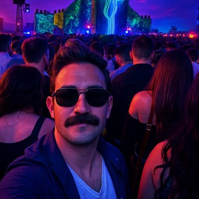 Sinankimkizaten's profile picture. ayıldım düşlerimden daha dün
