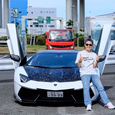 33歳の会社経営者(不動産・保険・その他)▫︎Car:Lamborghini,Ferrari,Porsche,Mercedes▫︎お仕事依頼はDMにて👨💻▫︎ツーリングやコラボのお誘いもDMにて🐃🐎