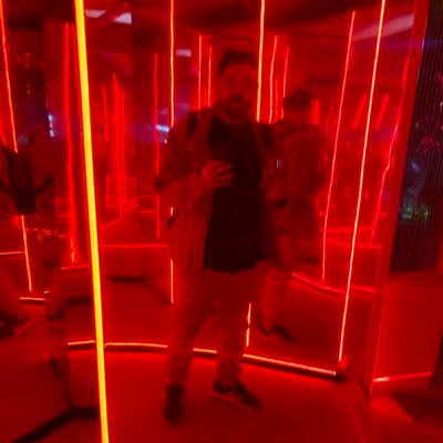 Freelance music and video producer. Animal welfare enthusiast. Button Eyes. 184.