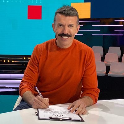 CARA 🅰️: Periodista audiovisual. CARA 🅱️: Seriéfilo y cinéfago. Quiero empadronarme en el @ArchivoRTVE. Siempre quise ir a LA… 🌴🌴☀️
