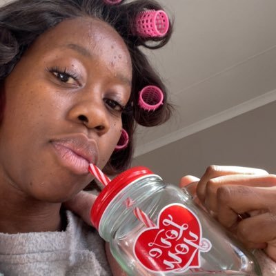 I tweet! Probably more than I should but I can't stop // IG - tsheps.x 🥂