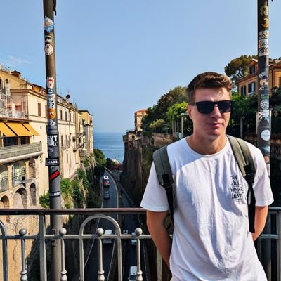 TimeForIHeroes's profile picture. Everton fan. I like reading, poker, video games & coffee. Tweeting politics, poker, football and veganism.