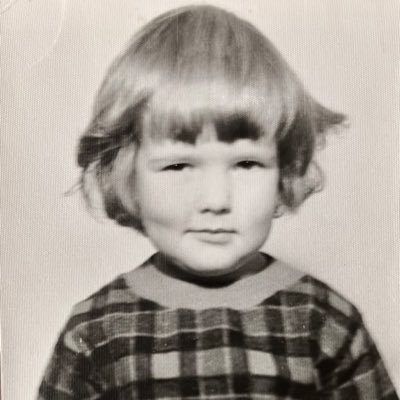 Middle class woman of a certain age. Fond of a gif, hates tea. Invite is a verb.