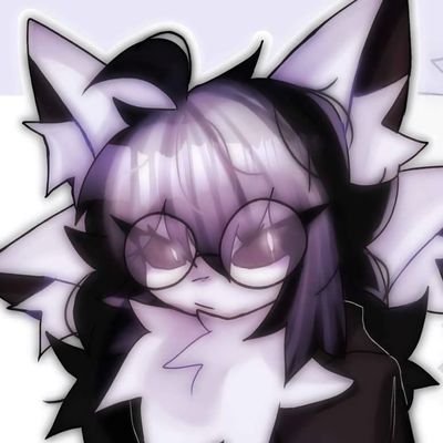 MollieTheDunce's profile picture. he/they 

profesional loser.(18)