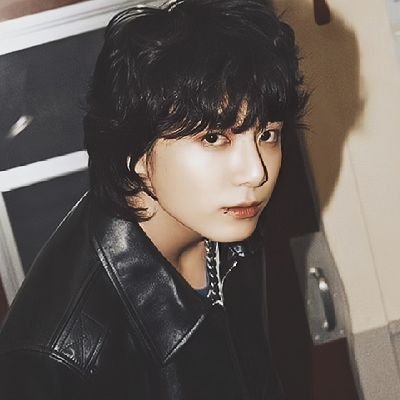 𝗦𝗰𝗲𝗻𝗲 𝗜𝗩 : The velvet riff in grayscale & grin ⭑.ᐟ night is his 𝗰𝗵𝗼𝗿𝘂𝘀.